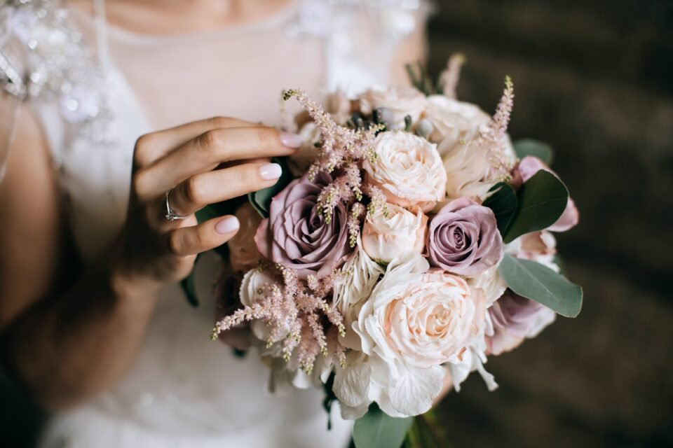 bright-wedding-flowers